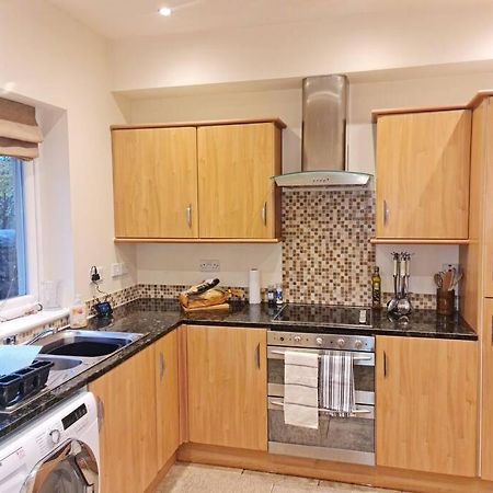 Апартаменты Comfortable 2 Bed Townhouse. Near To Amenities. Beith Экстерьер фото