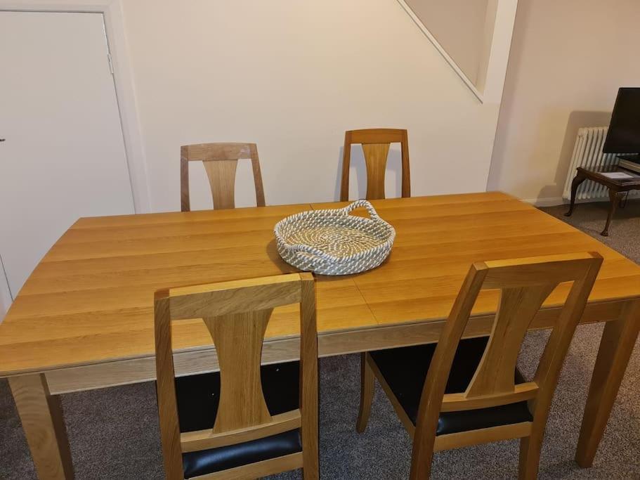 Апартаменты Comfortable 2 Bed Townhouse. Near To Amenities. Beith Экстерьер фото
