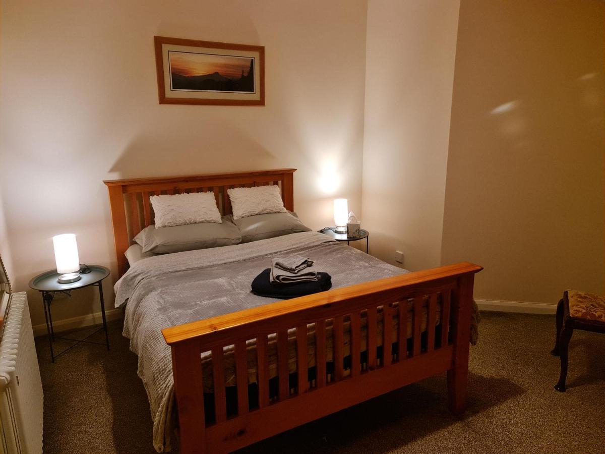 Апартаменты Comfortable 2 Bed Townhouse. Near To Amenities. Beith Экстерьер фото